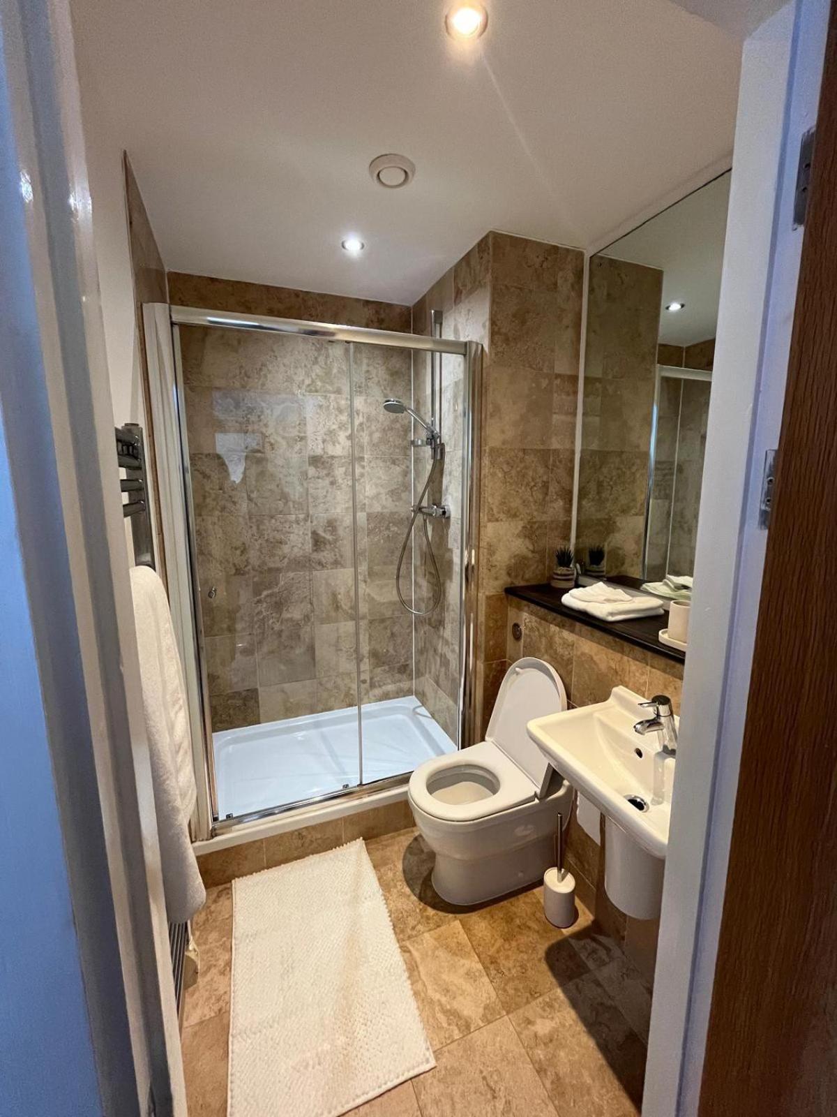 Apartment 2 Bedroom Alexandra Tower